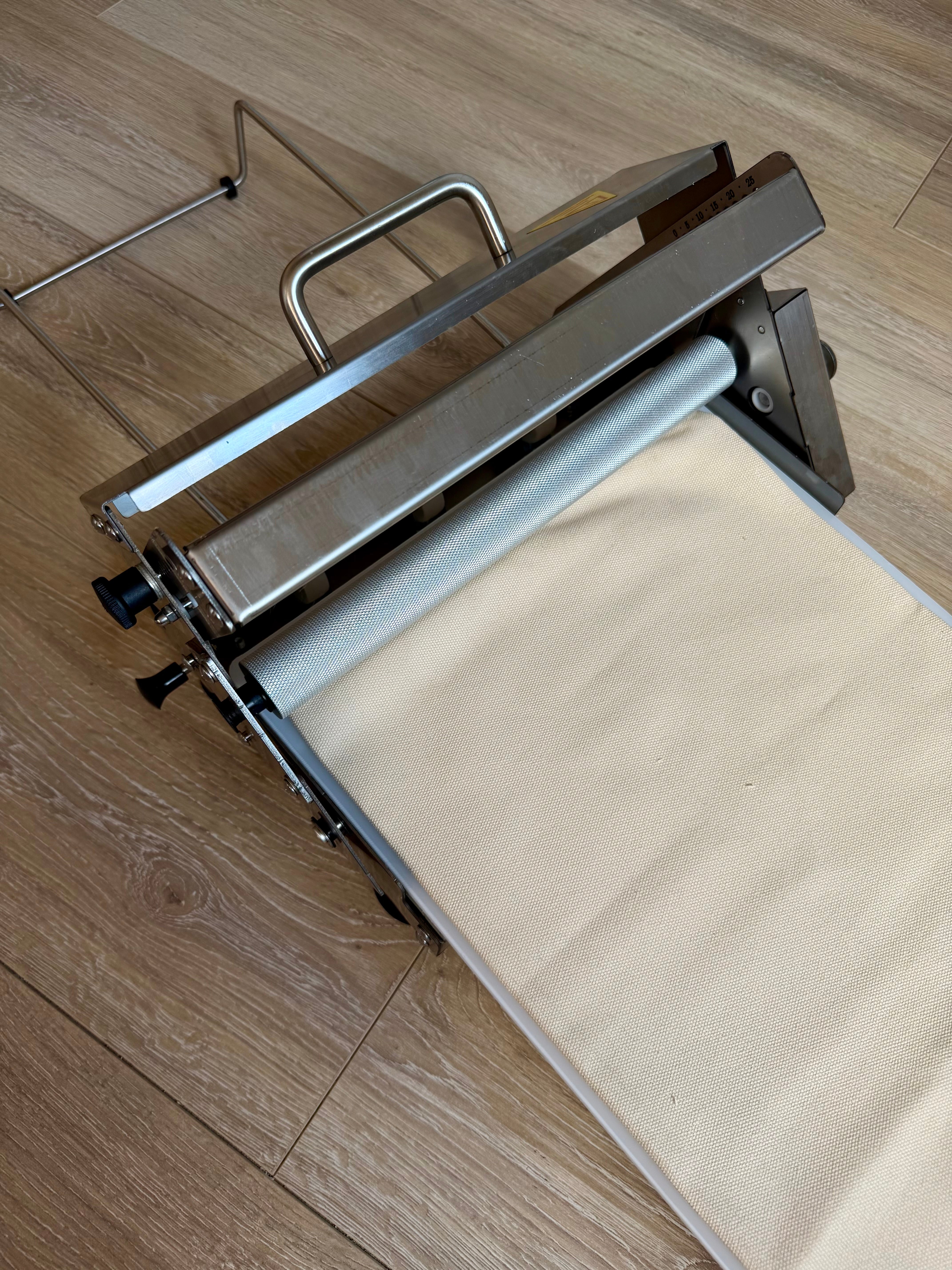 Attaching the handle to the Table Top Clay Roller