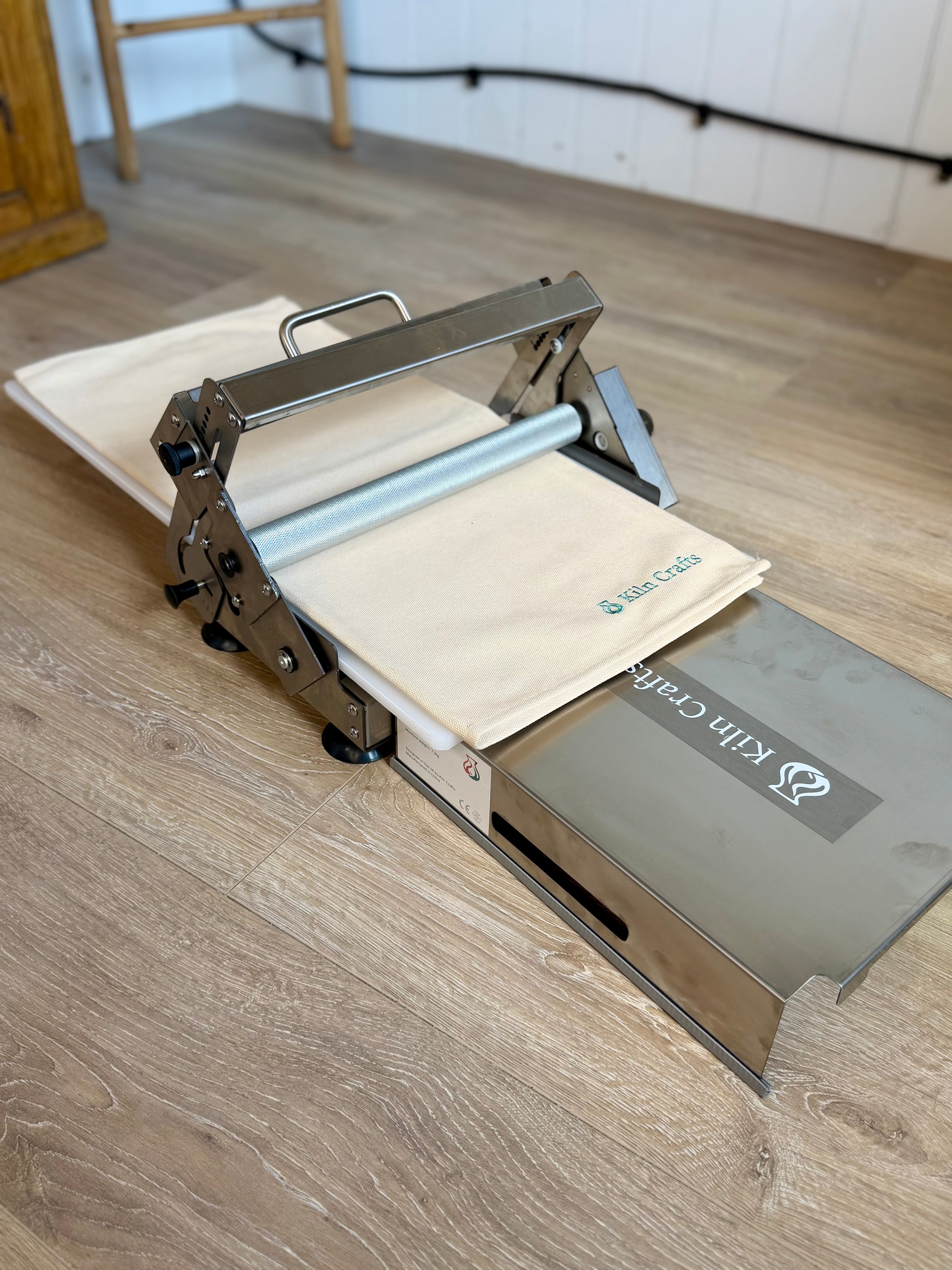 Calibrated 0-25mm thickness scale on the Table Top Clay Roller